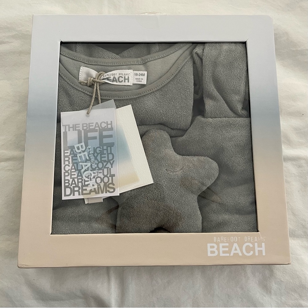 💃 BAREFOOT DREAMS CozyTerry Onesie Baby Bundle Size 18-24M
Gift Set NWT